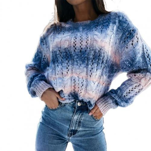 Sweter Dziergany Z Ozdobnym Splotem