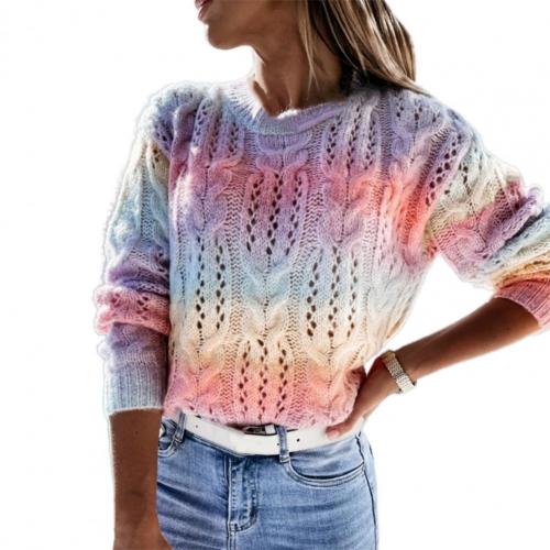 Sweter Dziergany Z Ozdobnym Splotem